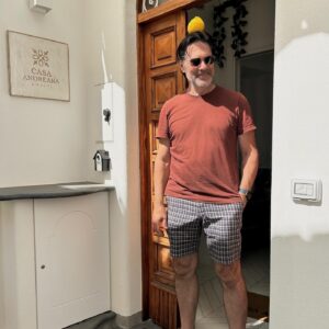 Thomas Gibson Instagram - Had the best time in Italy thanks to old friends and new ones! Arrivederci! 🍋 @casaandreana_amalfi 🌊 
(please don’t tell @weaselrat_squeaker that I ate gnocchi without her…) 
🇮🇹