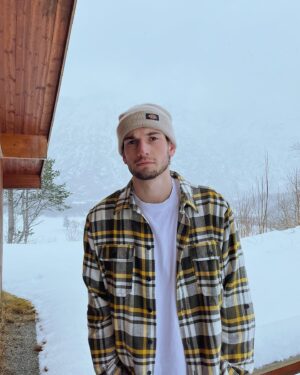 Thomas Hayes Instagram - Out n’ about on a cabin trip