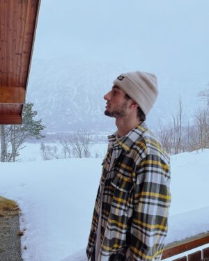 Thomas Hayes Instagram - Out n’ about on a cabin trip
