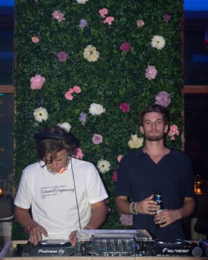 Thomas Hayes Instagram - So good to be back behind the decks again! Where is the next @epic.oslo night? 👀😎

📸: @malin_westermann