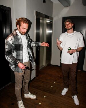Thomas Hayes Instagram - Who gon’ stop this duo? 🤘

Crazy weekend with @kodekollektiv! 

Thanks for letting us ride along @06boys!