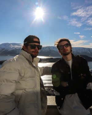 Thomas Hayes Instagram - Who gon’ stop this duo? 🤘

Crazy weekend with @kodekollektiv! 

Thanks for letting us ride along @06boys!