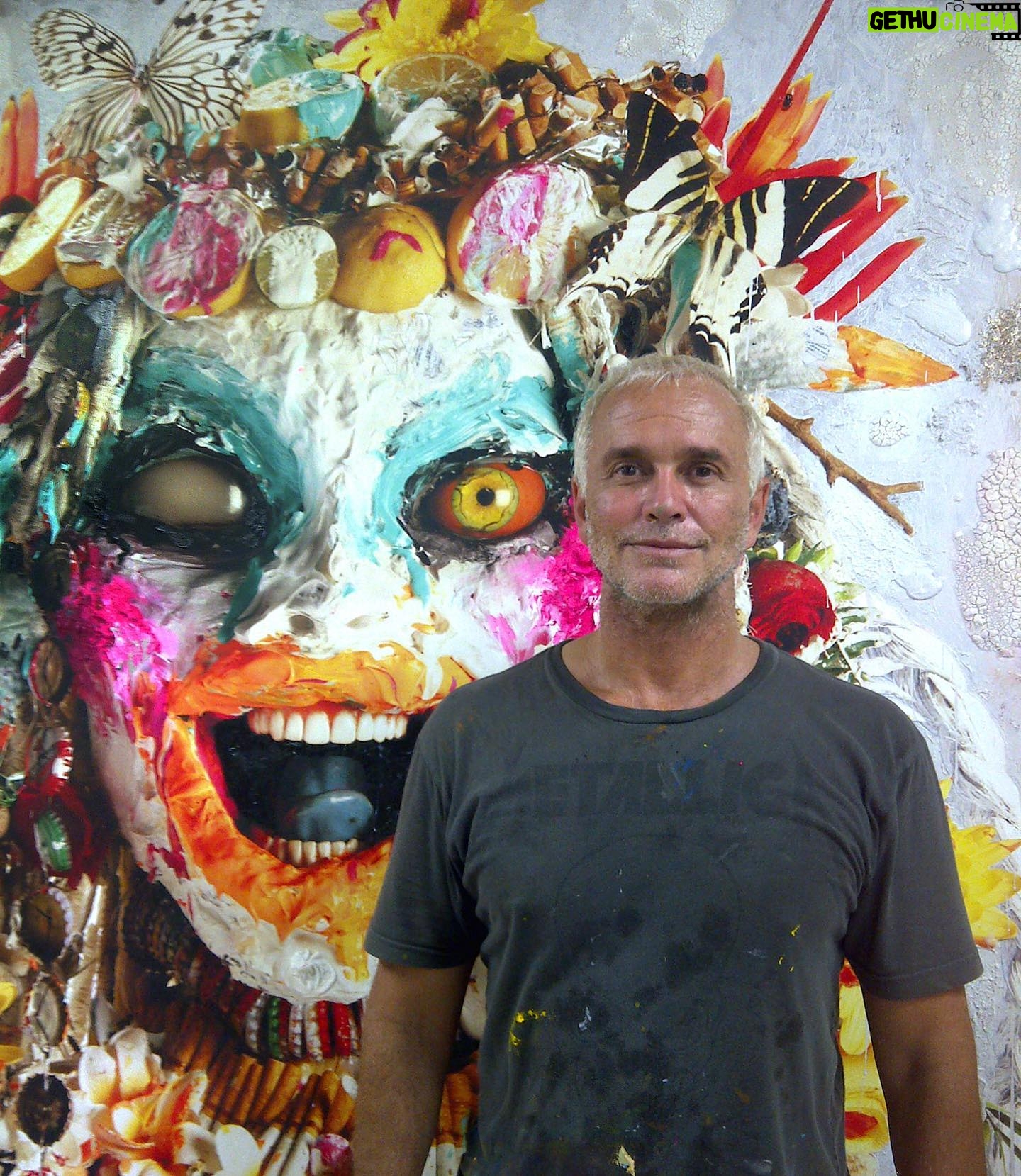 Thomas McDonell - 2.1K Likes - Going to miss Ash ā here he is in studio in 2012 with some green paint on his nose.