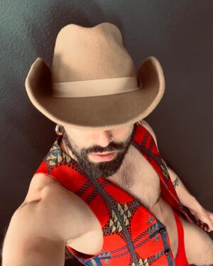 Thomas Neuwirth Instagram - Plain Jane Spaghetti 
🏳️‍🌈🐎🏳️‍🌈

Wearing @wearefullofdesire