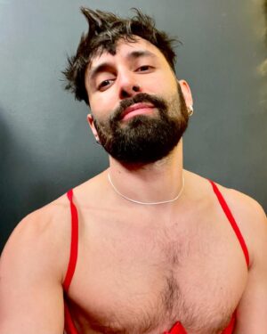 Thomas Neuwirth Instagram - Pride Fittings in @wearefullofdesire 

And I LOVE my new haircut! Thank you @mrmartinz 😍

@hair_mz at @har_wien