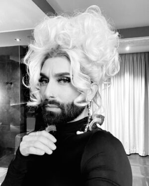 Thomas Neuwirth Instagram - Feliz Navidad ❤️ @grazertuntenball ❤️

Hair by @the.ginghair