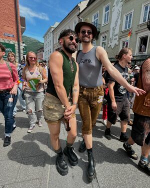 Thomas Neuwirth Instagram - Im Soizkommaguad komma guad lustig sei 🏳️‍🌈😍

SO SCHE!! 

@salzkammerpride @salzkammergut.2024