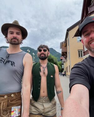 Thomas Neuwirth Instagram - Im Soizkommaguad komma guad lustig sei 🏳️‍🌈😍

SO SCHE!! 

@salzkammerpride @salzkammergut.2024