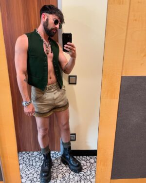 Thomas Neuwirth Instagram - Im Soizkommaguad komma guad lustig sei 🏳️‍🌈😍

SO SCHE!! 

@salzkammerpride @salzkammergut.2024