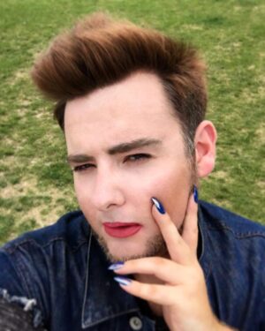 Thomas Ridgewell Instagram - Just dropped the cheekiest bit of #CONTENT on DarkSquidge in which I outdo even the beautiest beautifuls.