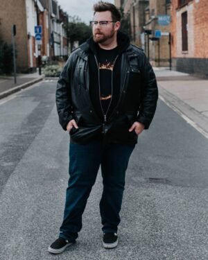 Thomas Ridgewell Instagram - For 7 years I've had the same display picture on YouTube. In that time I've gained, lost, and regained a lot of weight, dreams, friends, and more. Figured it was finally time to update my "branding" with a photo that accurately reflects what I look like and how I feel. Thank you for this set, @elliespiga x