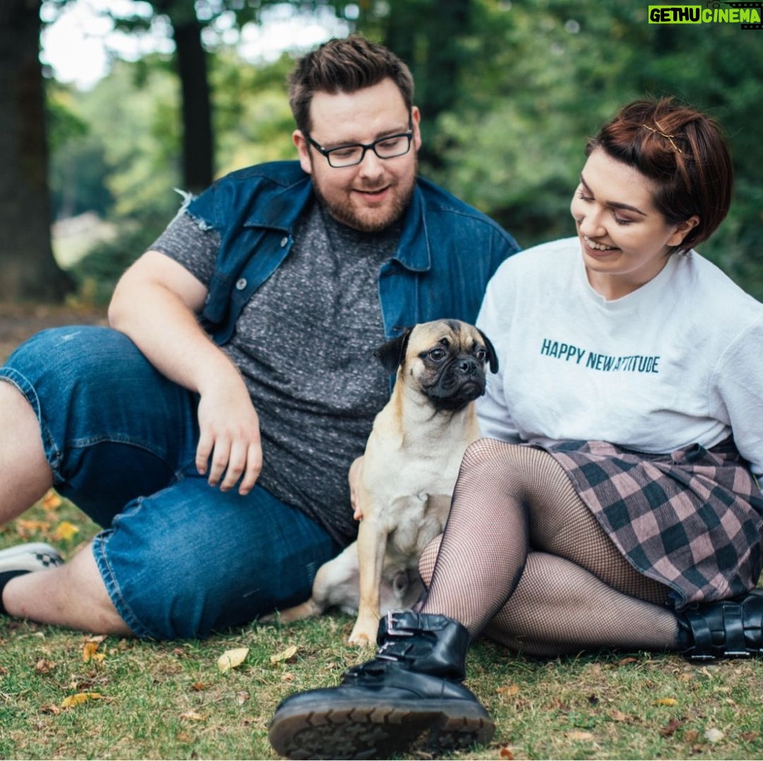 Thomas Ridgewell - 21.5K Likes - Come on ladies, letās get wholesome! Photos by @doyouknowellie x