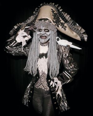 Thorgy Thor Instagram - Argh!!! 🏴‍☠️. 

Had a BLAST putting this #halloween look together ! 

Jacket, pants, parrot, corset by @realdominocouture 
Hat by Blake Danford 
Photo by @vonsnap