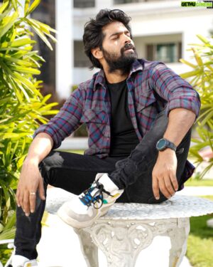 Thrigun Instagram - breath in...

📸 :  @nikkhil_bareli
Styling: @dilesha_shafa

#Thrigun #Friday #fridayvibes #deep #breathin #latest #Photography #classy #stylish #newest