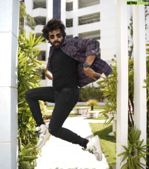 Thrigun Instagram - Let's fly 🕊️ 

📸 : @nikkhil_bareli
Styling: @dilesha_shafa

#Thrigun #thursday #throwbackthursday #fly #high #photoshoot #latest #actor #actorslife