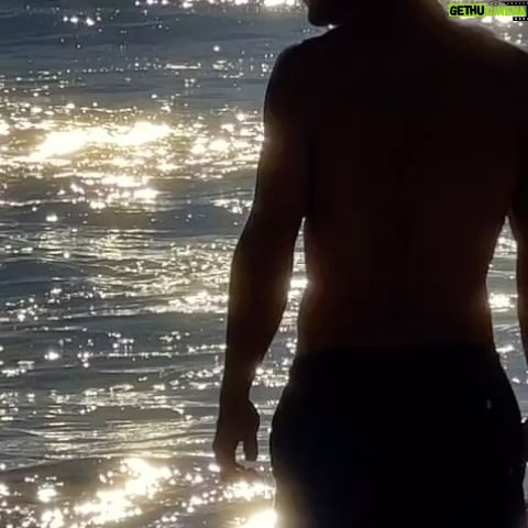 Tiago Aldeia - 687 Likes - Sou só eu que fico a tentar ganhar coragem para mergulhar? 🥶