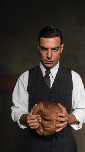 Tiago Aldeia Instagram - Estreia Amanhã nos cinemas “Cândido”🎬, um filme 
baseado em factos verídicos de uma época da História de Portugal marcada pela crueldade e impiedade. “CÂNDIDO’ explora a misteriosa vida de Cândido de Oliveira que foi telegrafista, jornalista, selecionador nacional, jogador de futebol… e espião! 
O meu personagem é António Roquete um antigo guarda-redes da seleção nacional, que se tornou um temível agente da PIDE e que volta a cruzar-se com Cândido. Curiosos para ver o filme?? 🤓