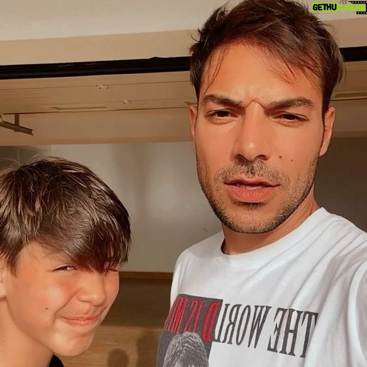 Tiago Aldeia - 3 Likes - 2 anos separam este vídeo da foto com o meu sobrinho. Já pedi à minha irmã para reduzir o adubo da alimentação do miúdo…não concordam? 😅