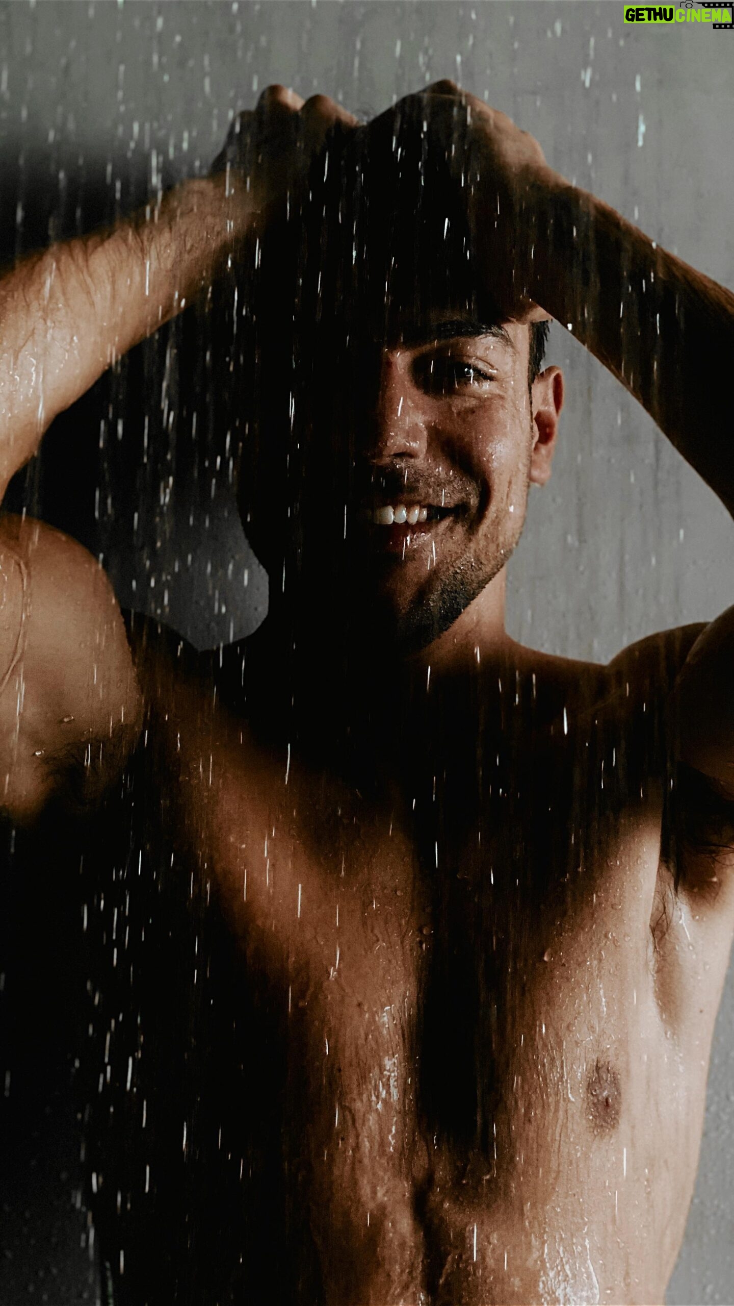 Tiago Aldeia - 379 Likes - Faça frio ou calor, agora o conforto está a distância do meu telemóvel 😉
Graças à aplicação Ariston NET, consigo gerir facilmente a minha Bomba de Calor para Água Quente NUOS PLUS WIFI, desde ligar e desligar o equipamento, controlar a temperatura da água, alterar os modos de funcionamento, e muitas outras funções, de uma forma bastante rápida e intuitiva 📲
�
Mas não só!! Esta aplicação fornece ainda relatórios de energia e algumas dicas para adquirir hábitos mais amigos do planeta, permitindo uma poupança de até 25% de energia! ⚡️🌳
�@Aristonpt foi, sem dúvida, a melhor escolha para o meu conforto! 🔥
