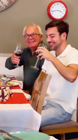 Tiago Aldeia Instagram - Almoçar ao domingo com o meu Pai é sempre uma autêntica maratona gastronómica. Entre iguarias e gargalhadas , a @crfreserva é sempre o remate perfeito para sobreviver ao repasto! 😉

#sunday #family #bebacommoderação