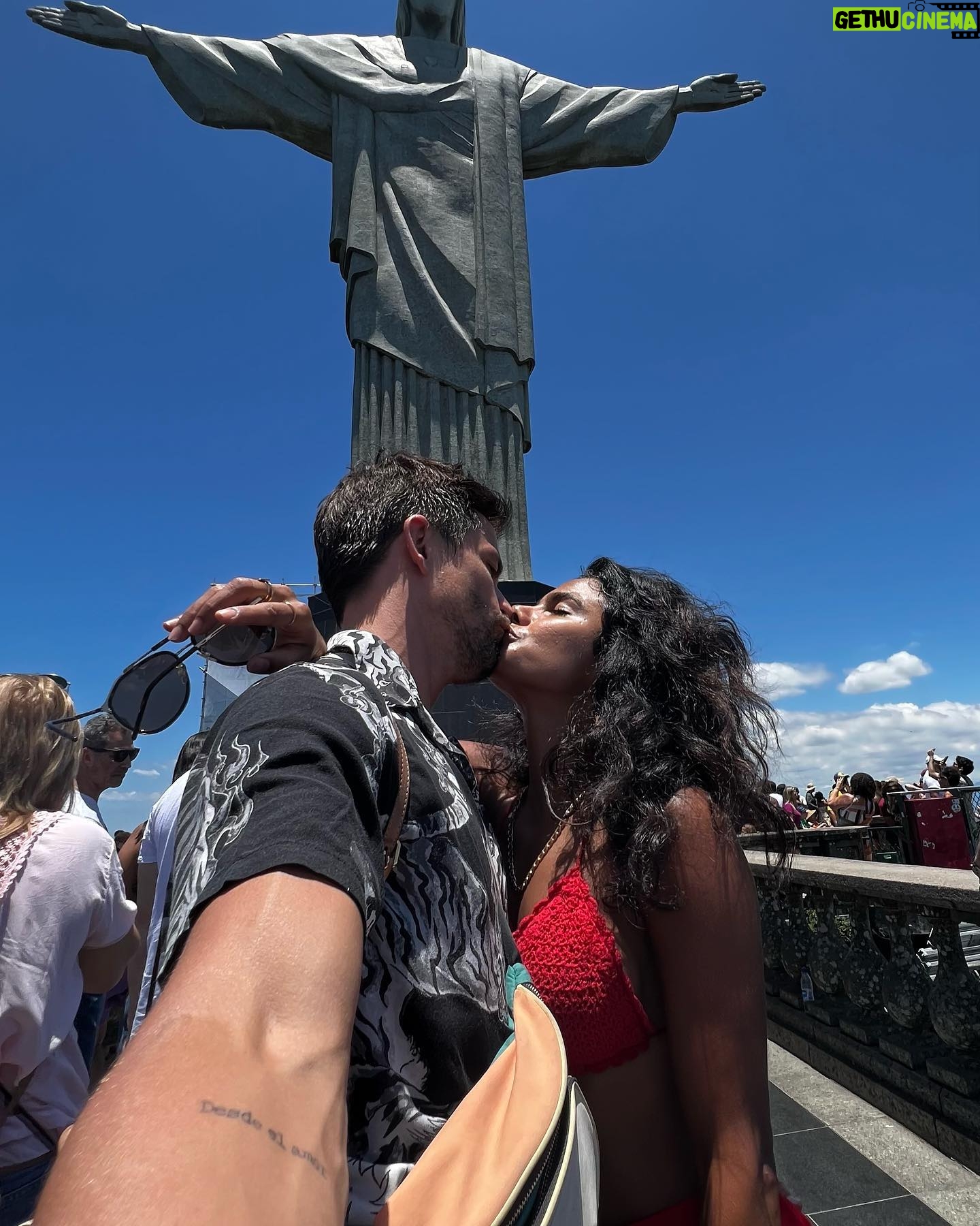 Tiago Correa - 23.8K Likes - Con el hermano mayor…
… y el amor da minha vida
#tbt #riodejaneiro #cristoredentor