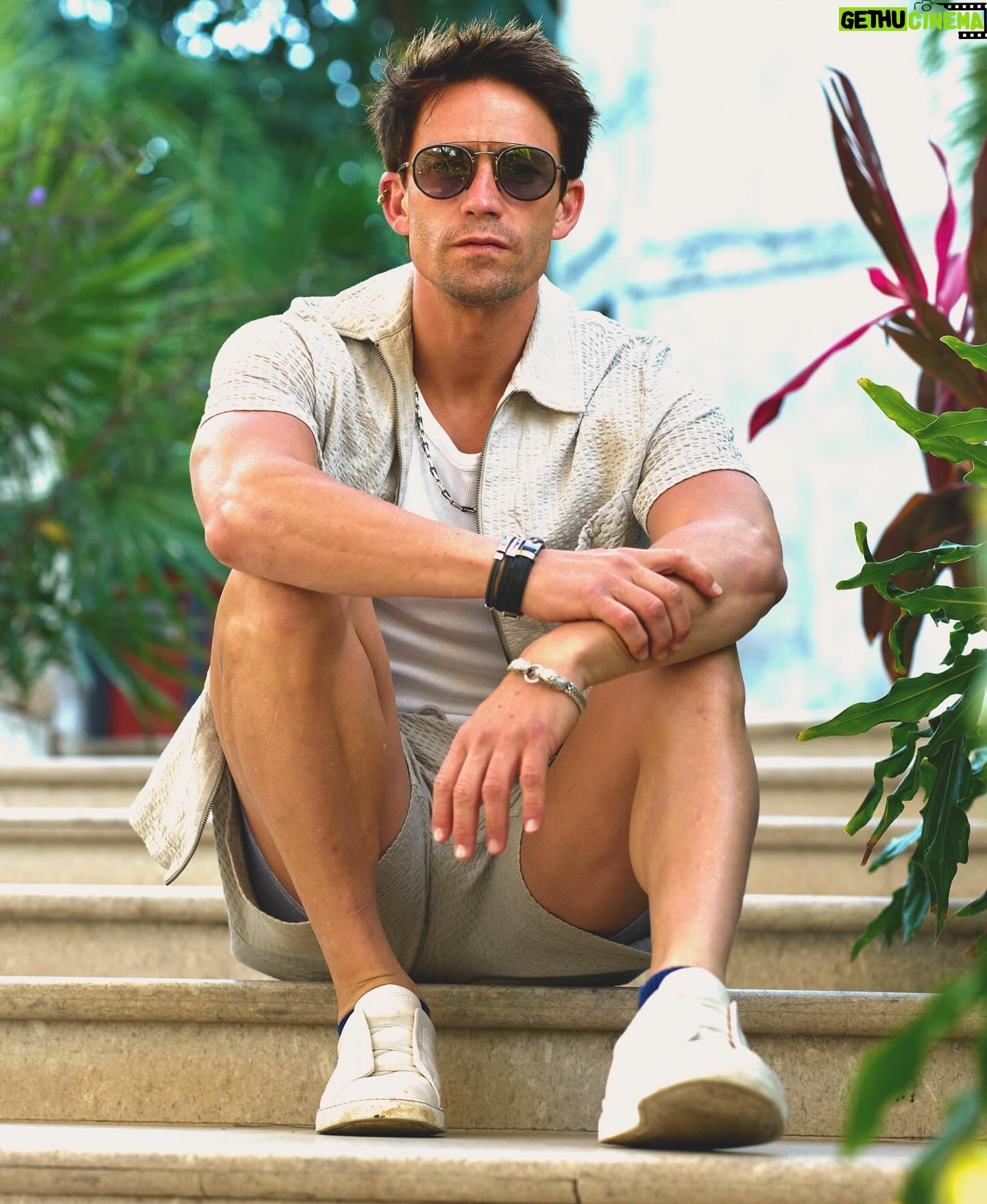 Tiago Correa - 7.7K Likes - Como me gusta los días calurosos para nadar en short