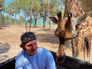 Tiago Paiva Instagram - Desliza para a esquerda 😅🦒
Ps: vídeo amanhã no canal!