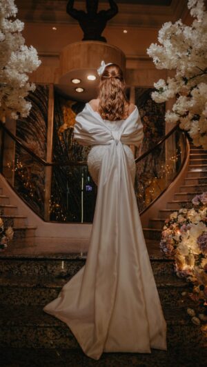Tiana Upcheva Instagram - But mama said “you can’t hurry love” #runawaybride 
Venčanica divne @ana.kostic.atelier čiji je sjaj savšeno preneo @sole_weddings 
Sajam venčanja 2023