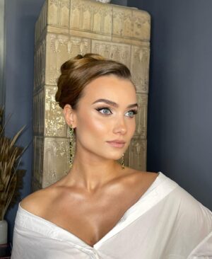 Tiana Upcheva Instagram - glam for the end of 2022. 
@avantgardebg 
make up • @caniceva 
jewelry • @swarovski