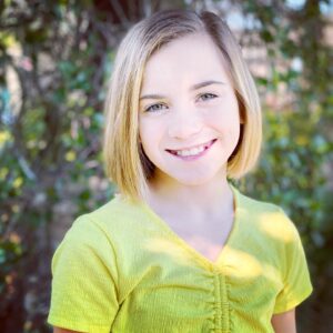 Tierney Smith Instagram - Wearing yellow 💛 instantly puts me in a good mood…do you have any colors you wear that just make you happy???