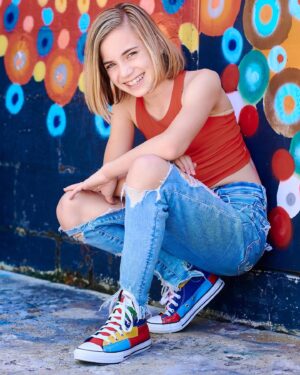 Tierney Smith Instagram - Give me ALL the colors 💛🧡❤️💜💙💚