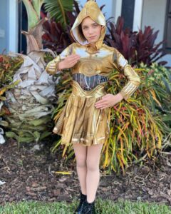 Actress Tierney Smith HD Instagram Photos and Wallpapers November 2022