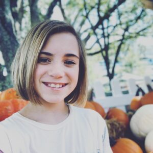 Tierney Smith Instagram - It’s finally October!!! Which means it’s time for 🎃&👻& it’s our BIRTHDAY MONTH!!! 🎉🎂🥳 #finallyfall🍁 #halloween #pumpkins #birthdaymonthbegins