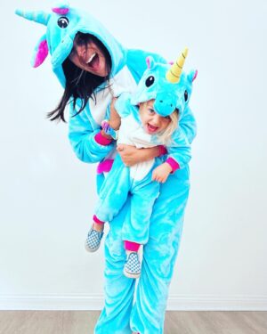 Tiffany Dupont Instagram - Baby’s first time asking for that caaaaandy. 🩵🦄🦄
•
•
•
#Happyhalloween #blue #unicorns #easiestcostumeever