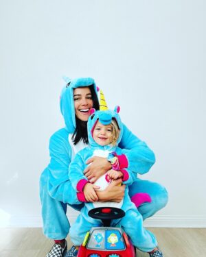 Tiffany Dupont Instagram - Baby’s first time asking for that caaaaandy. 🩵🦄🦄
•
•
•
#Happyhalloween #blue #unicorns #easiestcostumeever
