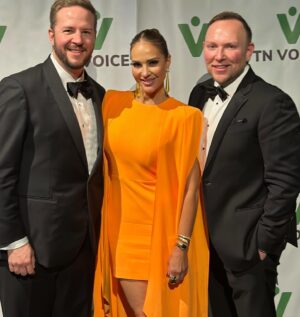 Tiffany Fallon Instagram - I love a gala and a 2 hunk date! @tnvoices #greengala @chadjamesgroup @psims01 #friendslikefamily #samespotdifferentdress #tennesseeorange dress by @alexperryofficial @charlotteolympia 🐯