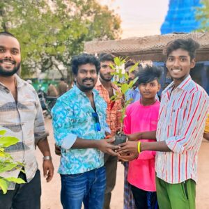 Tiger Thangadurai Instagram - மரக்கன்று நடும் விழா மற்றும் விழிப்புணர்வு

திரைப்பட நடிகர் தங்கதுரை தலைமையில் ஈரோடு சுற்றியுள்ள பகுதியில் மரக்கன்று நடும் விழா நடைபெற்றது. இந்த மரம் நடு விழாவில் தமிழ்நாடு வீட்டு வசதித்துறை, நகர்ப்புற வளர்ச்சித் துறை,மதுவிலக்கு ஆயத்தீர்வை துறை அமைச்சர் சு.முத்துசாமி அவர்கள் கலந்து கொண்டு மரக்கன்றுகளை கொடுத்து விழாவை தொடங்கி வைத்தார்.

#trendingnow
#thangadurai
#tamilnadu
#Vijaytelevision