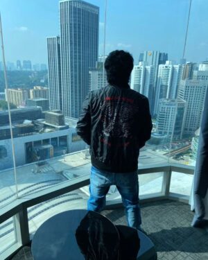 Tiger Thangadurai Instagram - I am a citizen of the world ❤️ #world #worldlover #malaysia #thangadurai #leemeridian