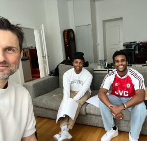 Tijan Njie Instagram - new rehearsal. new shoot 📚🎬

@simonverhoeven_official @elanbenali