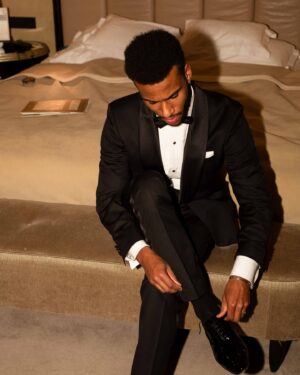 Tijan Njie Instagram - I ain’t scared to trip but still make sure I’m laced up. That’s what makes the difference.

Smoking @boss 
Jewelry @bulgari 

📸 @nikolaidinosaur