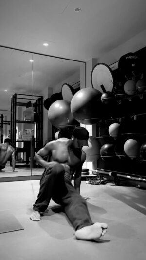 Tijan Njie Instagram - ATTACK MINDSET ⚡️🔋

#goals #workout