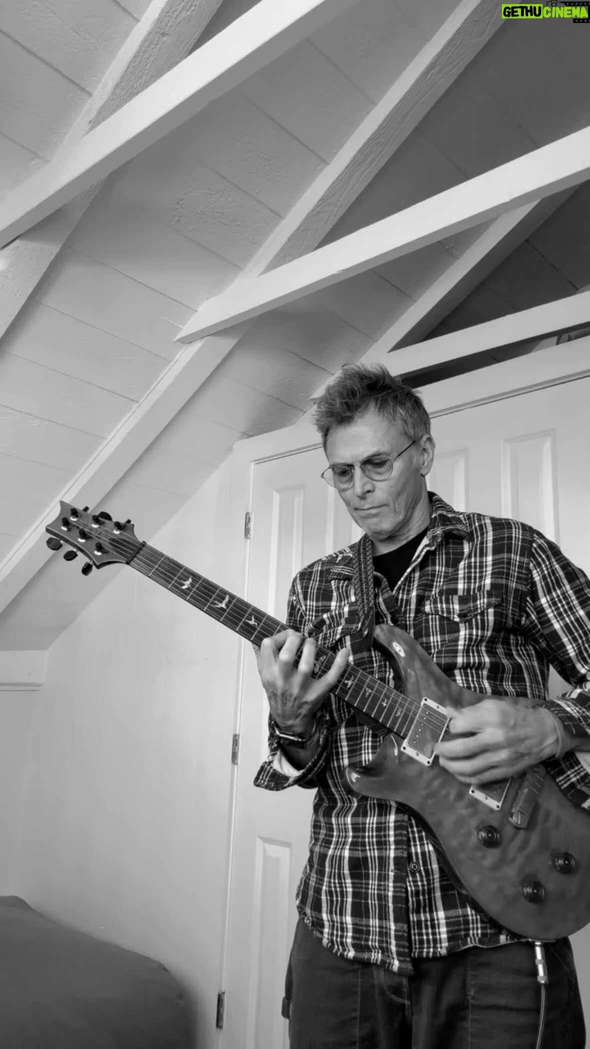 Tim Daly - 2.6K Likes - HUMANS!!! Tremolo anyone?