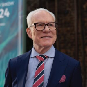 Tim Gunn Instagram - #Elsbeth fans, MAKE 👏 IT 👏 WORK 👏 @timgunn joins the fun on our season finale next week! 🌟 #TimGunn #Fashion #SeasonFinale