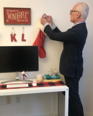 Tim Gunn Instagram - I had a blast transforming @refinery29 today! With the help of @commandbrand products, we went all out for holiday because everything comes down damage-free come January. #ad #CommandDoNoHarm #DIY #holidaydecor