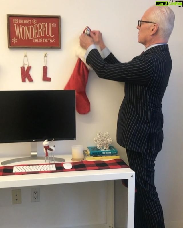 Tim Gunn - 5.7K Likes - I had a blast transforming @refinery29 today! With the help of @commandbrand products, we went all out for holiday because everything comes down damage-free come January. #ad #CommandDoNoHarm #DIY #holidaydecor