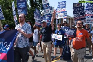 Tim Kaine Instagram - Attending the City of Fairfax Independence Day Parade is always one of my favorite annual traditions. Happy 4th of July!
