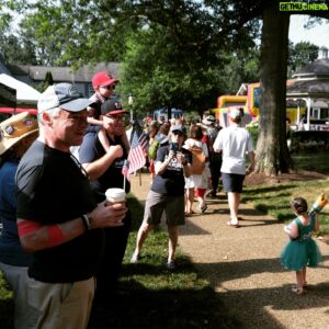 Tim Kaine Instagram - Great to drop by the Great Falls 4th of July Hometown Celebration to celebrate our nation’s Independence Day alongside folks!