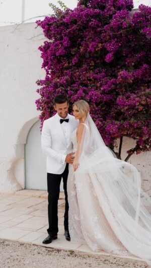 Tim Robards Instagram - When your husband has to remind you it’s your wedding anniversary at 9pm… after someone reminded him 😅 #liferightnow #itslove #happyanniversary #sixyearsmarried #11yearstogether