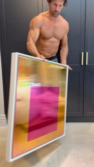Tim Robards Instagram - Full adulting… bought some art 👨🏻‍🎨
This is ‘Needy Girl’… when living with 3 of them is just not enough 🤪

🖼️ @andrew_farmer_art