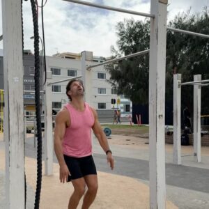 Tim Robards Instagram - Bondi’s outdoor gym is definitely one of my favorite outdoor places to train. It’s a huge bonus that the regulars have left various equipment for people to use, including an assault bike 😙👌🏼 It was great to join forces with the absolute specimen @mrtimrobards for some movement, sun, and grub. Our session 👇🏼
1️⃣ Warm-up 10min
2️⃣A. Muscle Up 5x3 
2️⃣B. Banded KB Swing 5x8
3️⃣A. Australian Pull Ups 4x2RIR
3️⃣B. P-Bar Dip & L-Sit 4x2RIR
4️⃣ Overhead Tricep Extension - Cluster Set - 3x2RIR 1xAMRAP (15sec rest)
5️⃣ KB/Banded Hammer Earthquake Curls - Cluster Set - 3x2RIR 1xAMRAP (15sec rest)
🧡 Happy Training 💪🏼